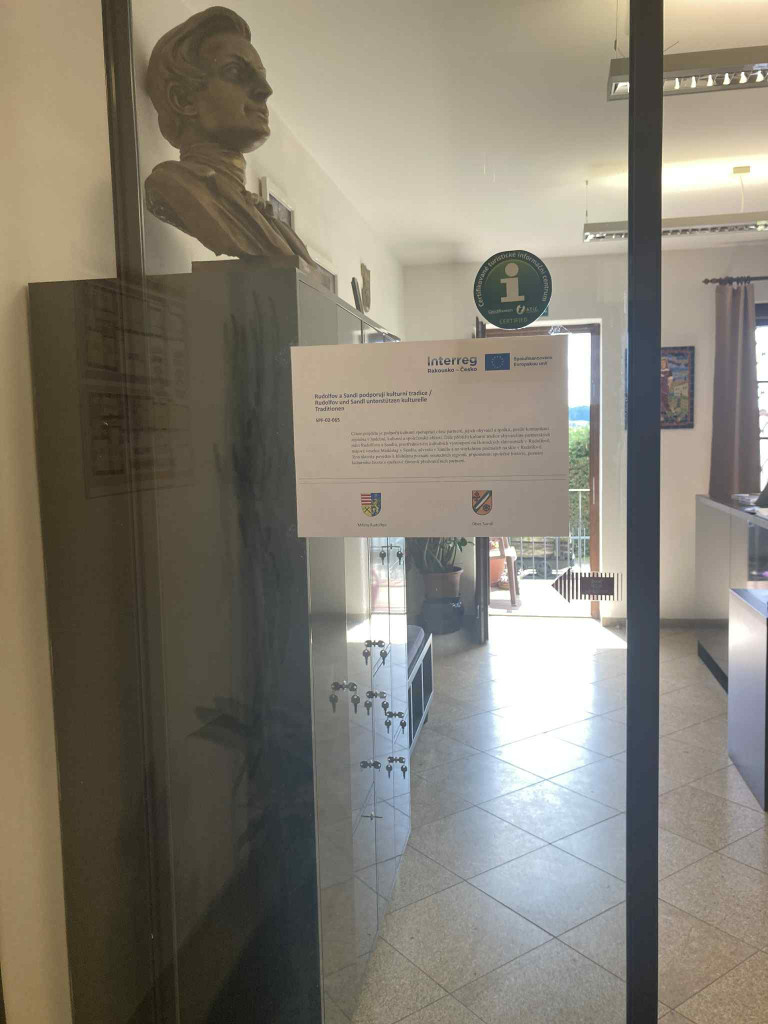 b9dc813b-a145-4244-b3c9-2bfc99826efe